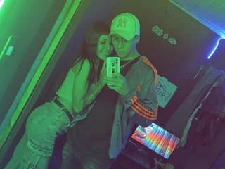 WebCAM of COUPLE25_33