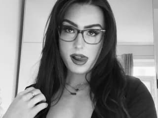 MuscleMILF_uk WebCAM 